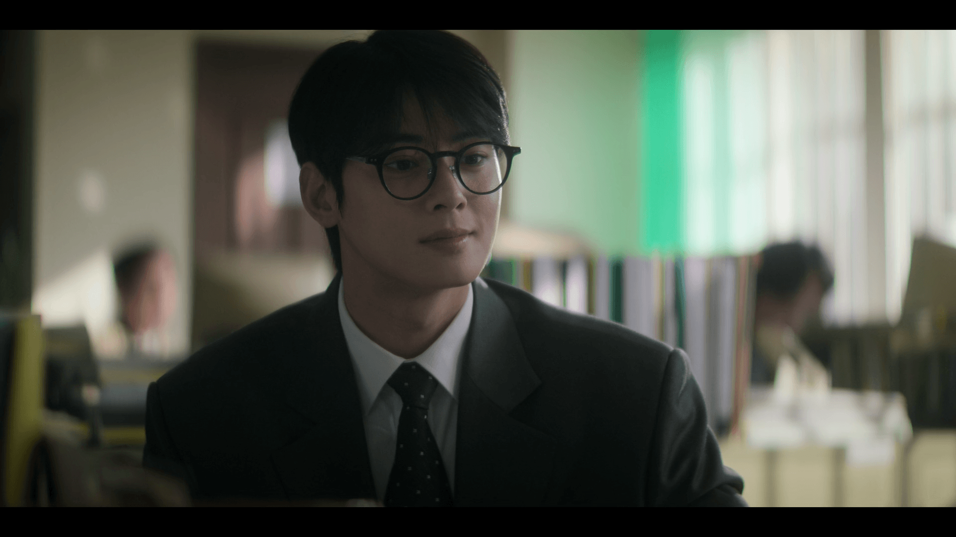 원더풀스 등장인물 해성시 공무원 이운정 및 주민들 민원실 장면