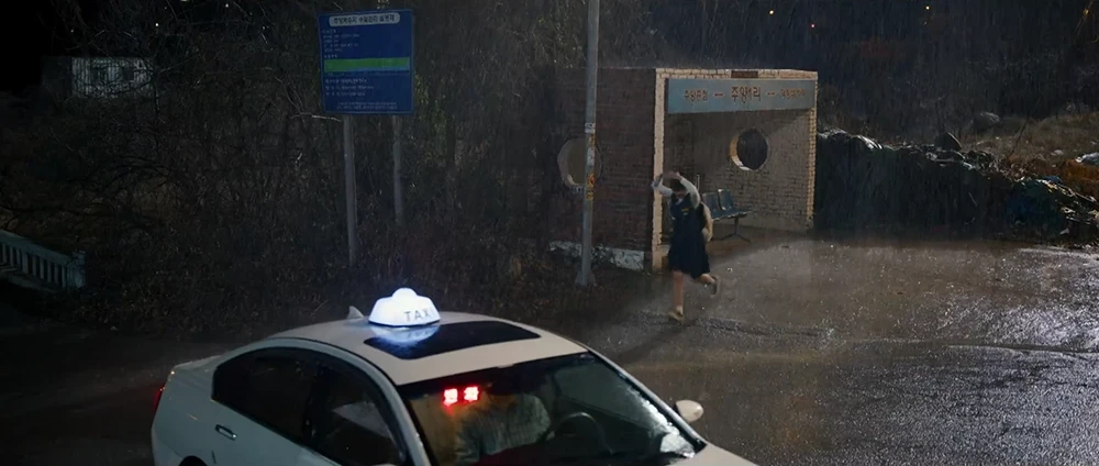 7화에서-김영수의-택시로-달려가는-솔이
