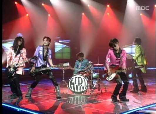 1기 그룹 GIRL과 '아스피린' 연주 모습