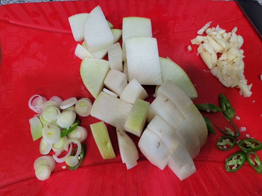 쇠고기 무국 무 손질