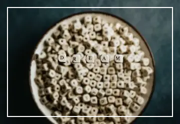 이빨 빠지는 꿈, 무슨 뜻일까? 심리 해석부터 건강 신호까지