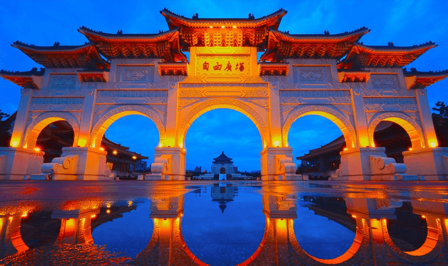 대만-중정기념당-넓은광장-궁전