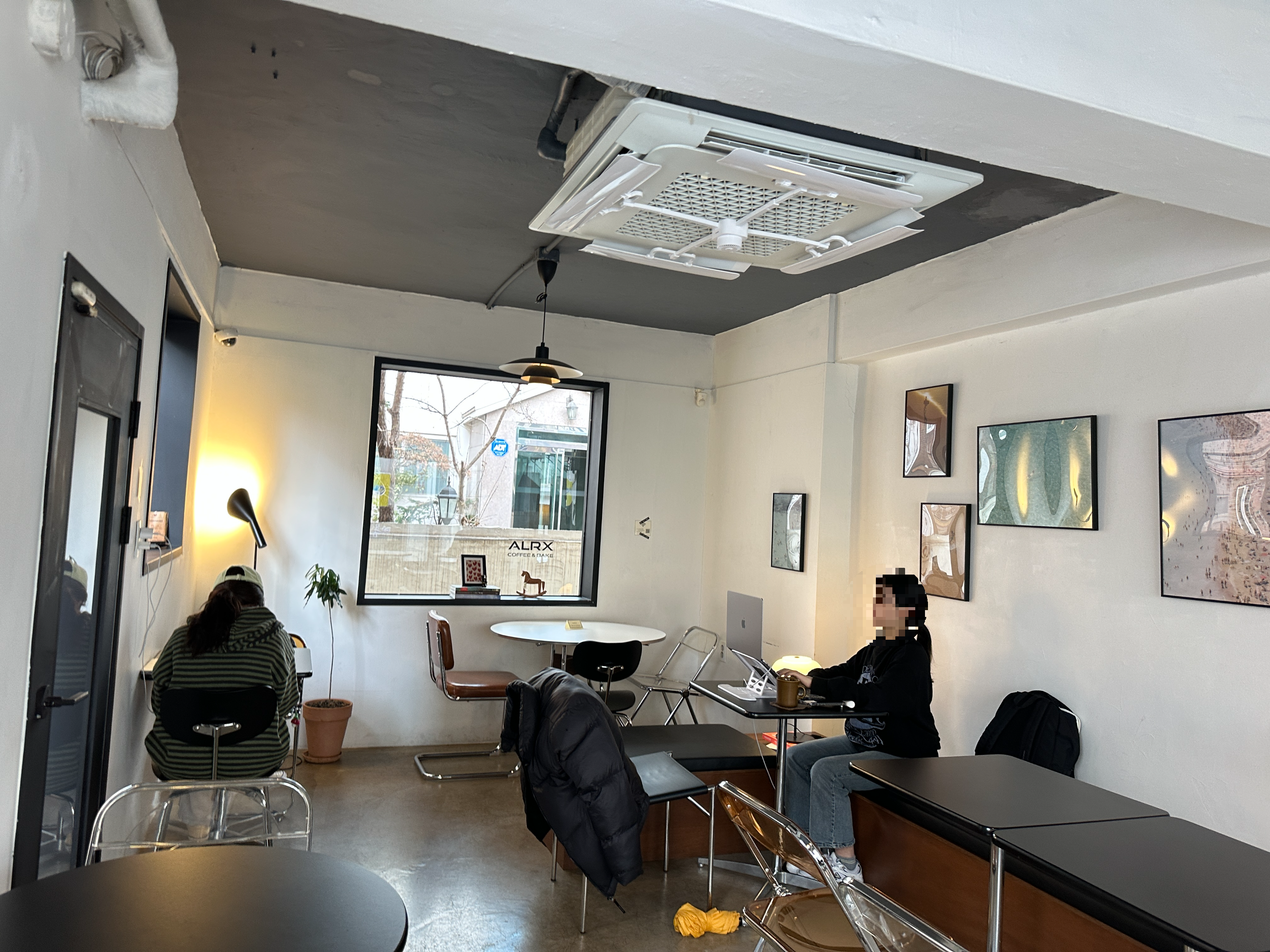 알렉스내부분위기