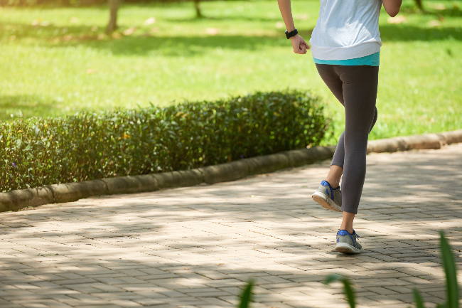 천천히 걷기나 가벼운 조깅