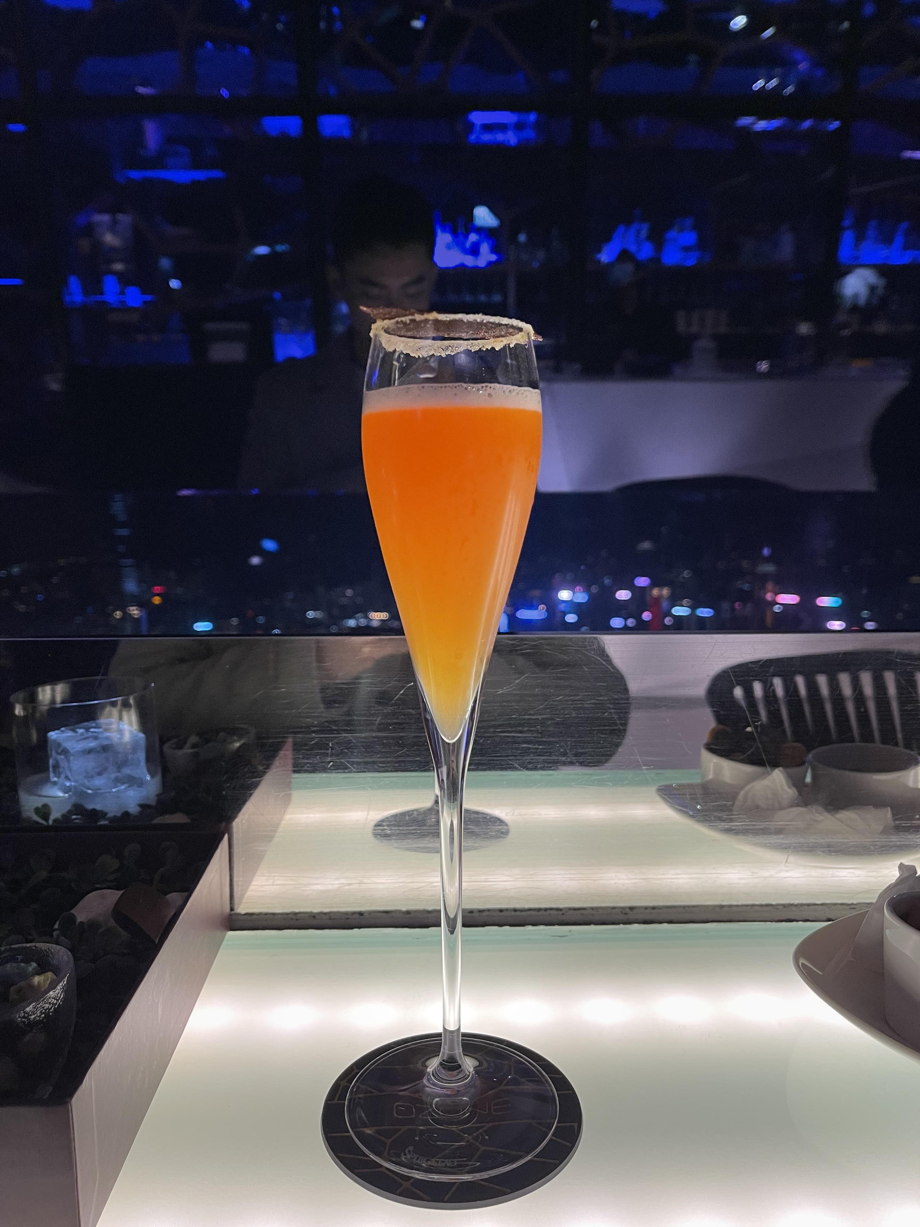 세계 칵테일 순위 Top 40인 'Amber Sky'