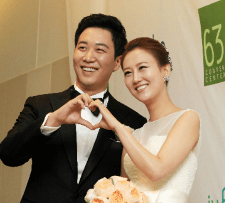 도경완과-장윤정-부부의-결혼-당시-사진