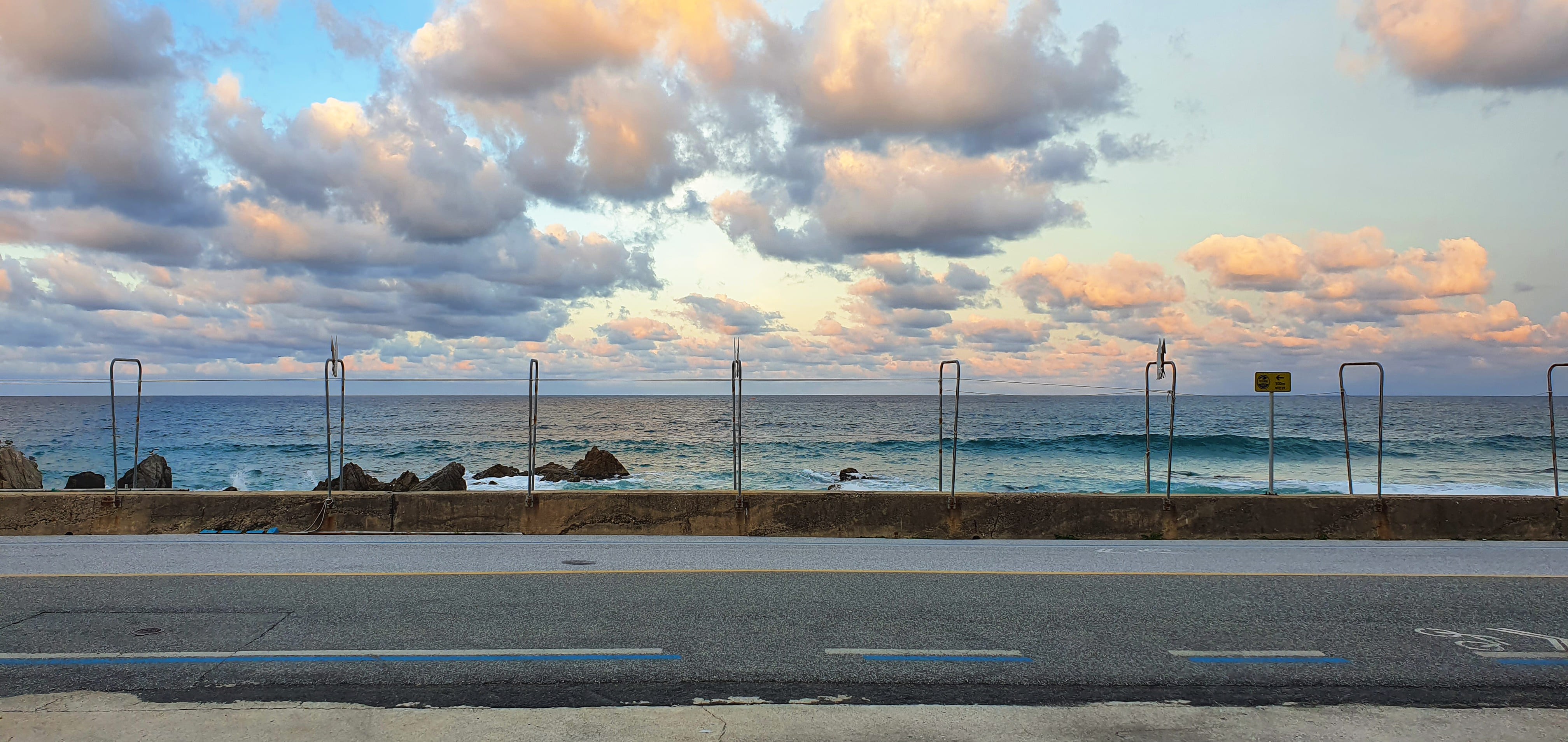 식당에서 바라본 바다