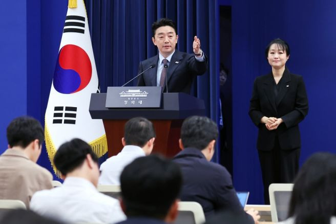 청와대 강훈식 실장 "5월 원유 87% 확보" 및 공급망 다변화 성공 분석