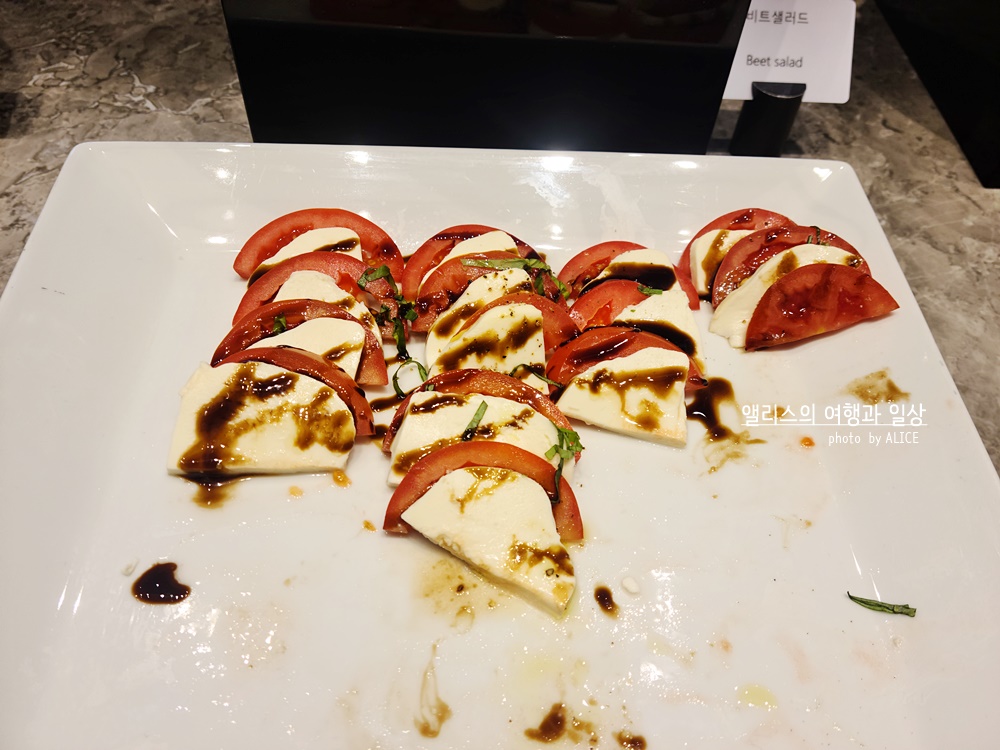 포포인츠 바이 쉐라톤 서울 명동 에볼루션 뷔페 런치 후기