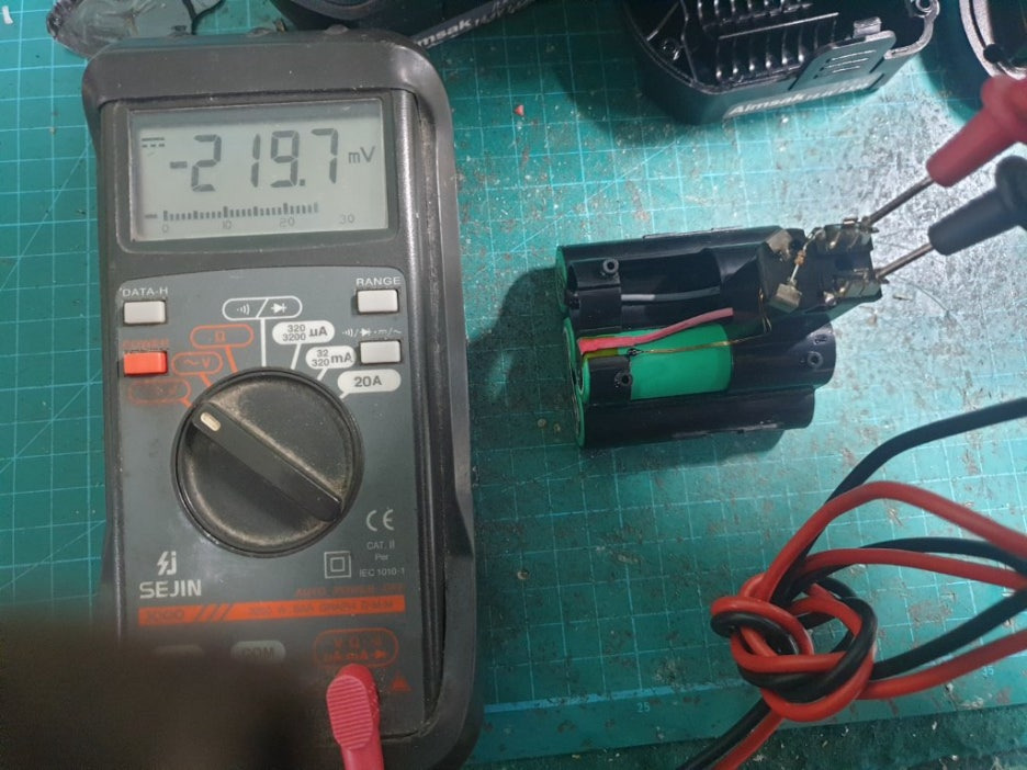 아임삭 B15P14N 배터리 내부 전압 체크