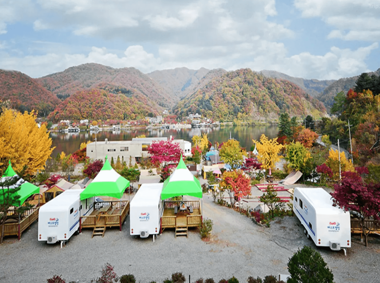 가평 캠핑장 호수 전경