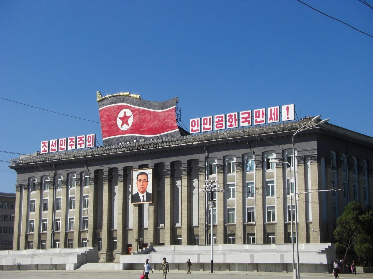 북한 개성공단 &ndash; 철문 너머의 정지된 산업