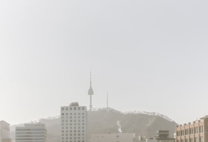 서울 미세먼지로 인한 서울 도심의 모습, 뿌연 하늘
