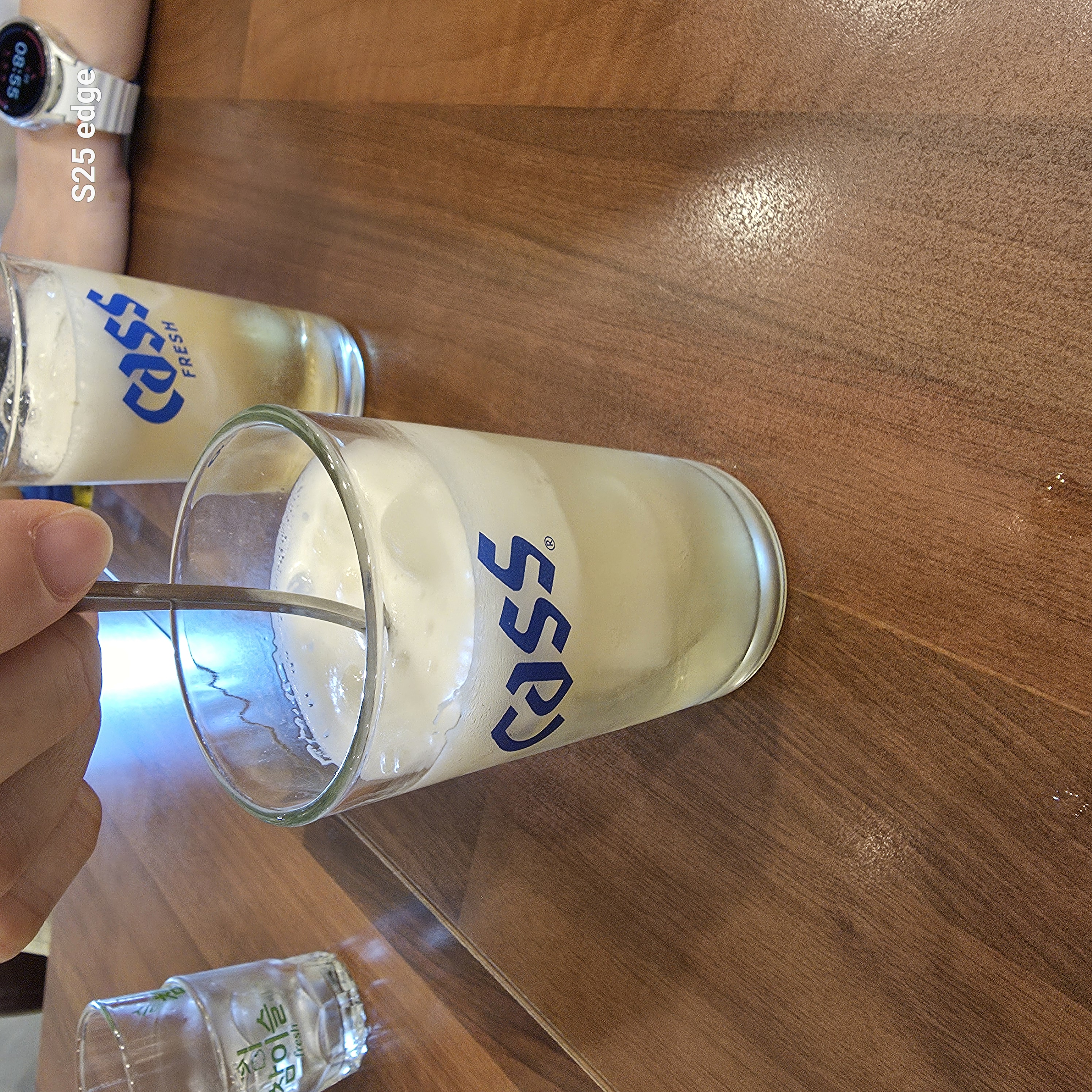 맛있게 말고 있는 소맥