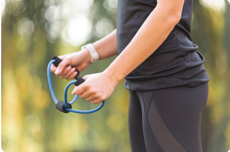 체력 증진을 위해 건강한 모습으로 운동하는 모습