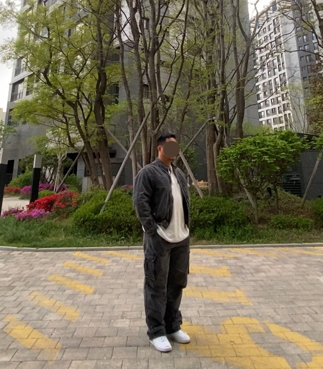 데일리룩('26. 4. 23.)디미트리블랙 VLAD 워시드데님 바이커 재킷, 유니클로 와플헨리넥 티셔츠, 디미트리블랙 VLAD 파라슈트 카고 데님팬츠, 나이키 코트 비전 로우