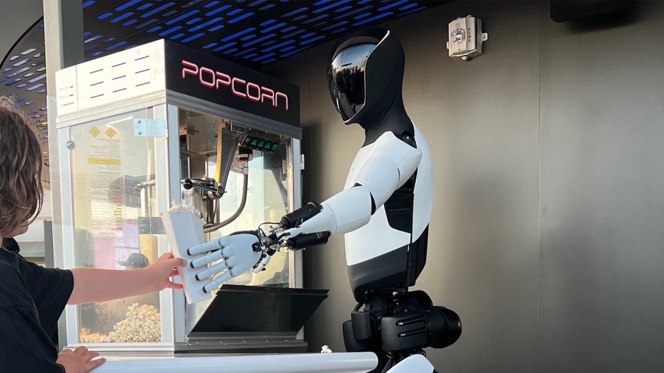 테슬라 옵티머스, 정말 자율 로봇일까? 다이너 시연부터 원격조작 논란까지