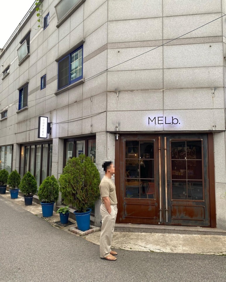 데일리룩(오뭘입) 무신사스탠다드 쿨탠다드 반팔, 무신사스탠다드 코튼 린넨 투 턱 와이드 팬츠, 츄바스코 샌들, 남자데일리룩, 남자데일리코디, 남자데일리패션, ootd