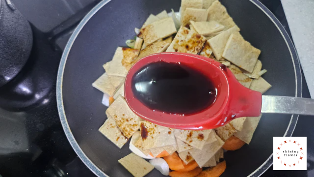 어묵볶음-진간장 넣기