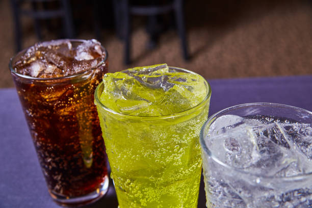 야식과 함께 탄산음료를 마시는 습관도 문제다.