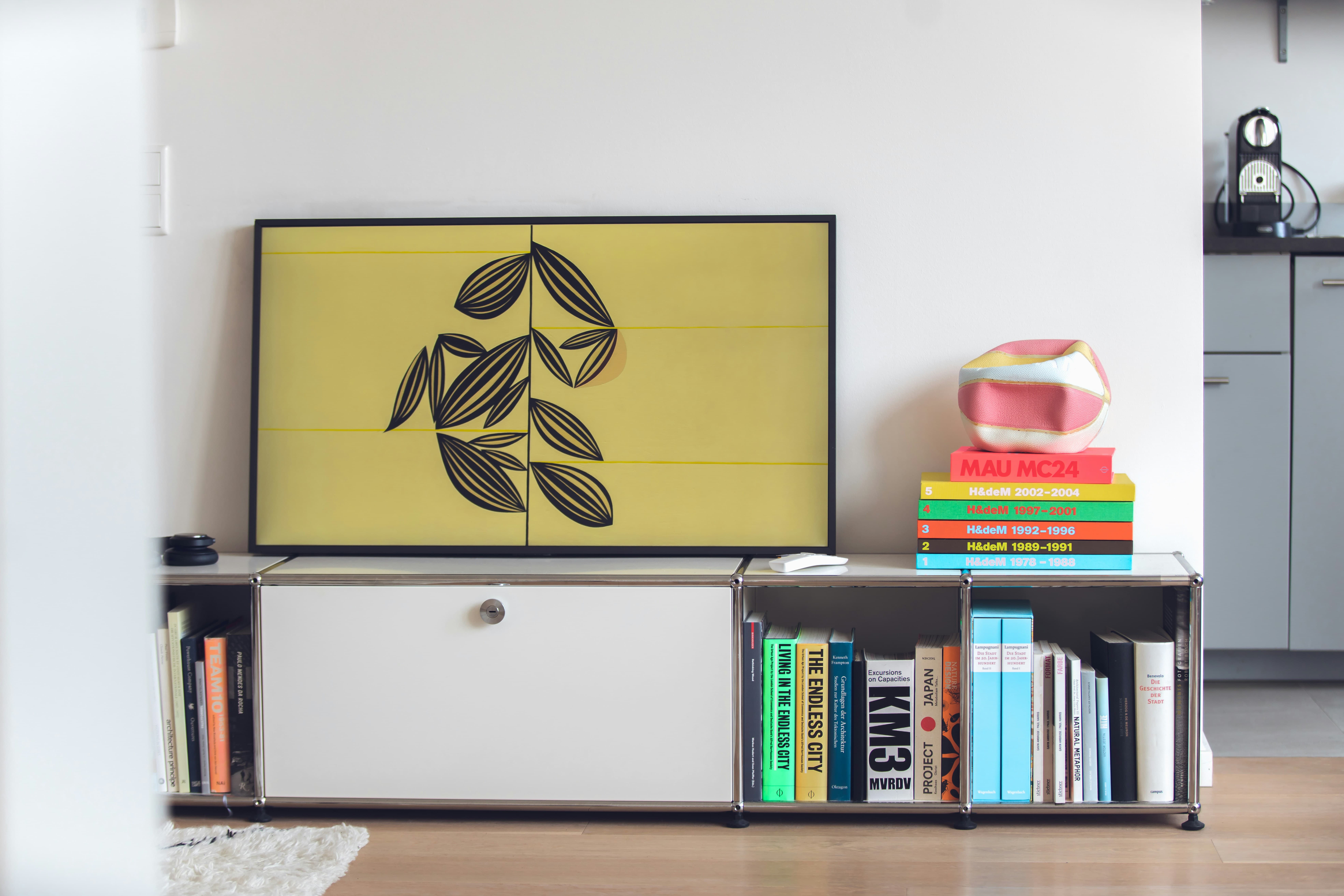 벽걸이 TV를 숨기는 인테리어 ‘히든 TV’ 디자인 트렌드