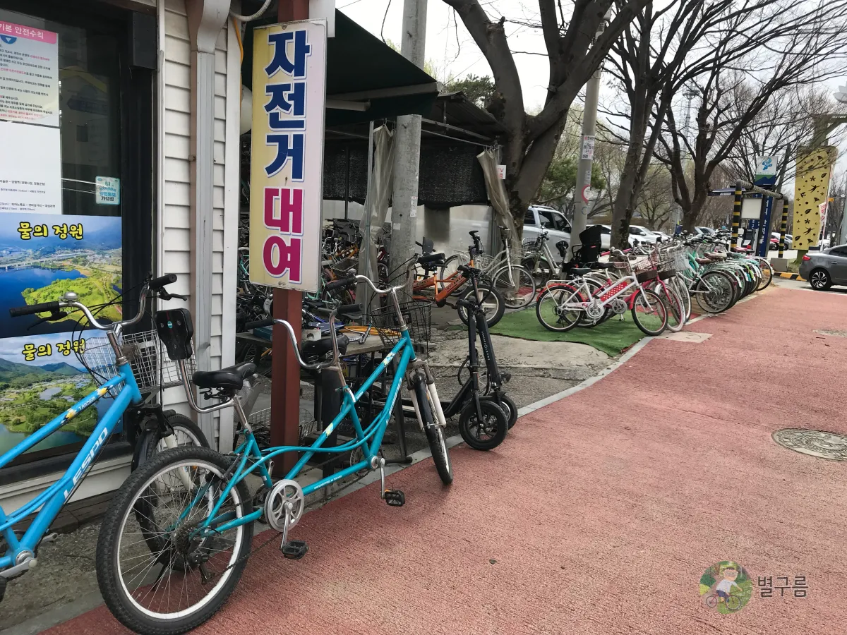 두물머리-자전거-2인용-자전거-가게옆에-세워져있다