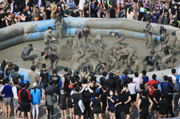 보령 머드축제 진흙 체험장 모습
