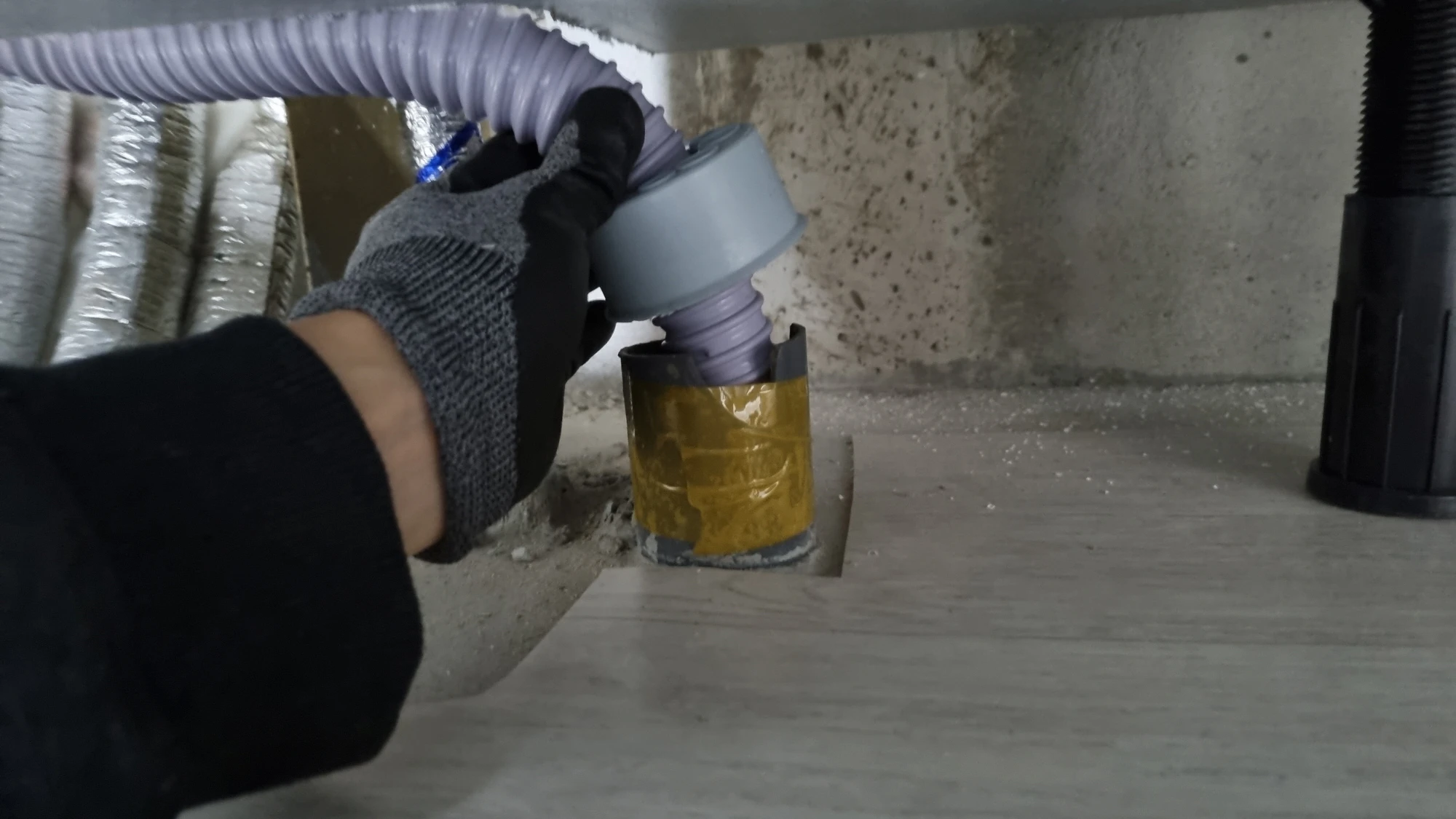 배수관 빼는 모습