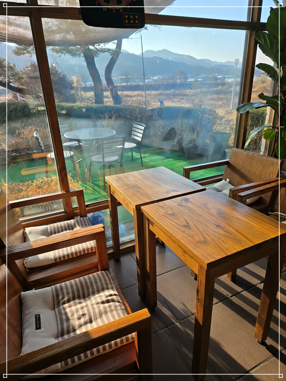 카페-스테이지코우치-테이블