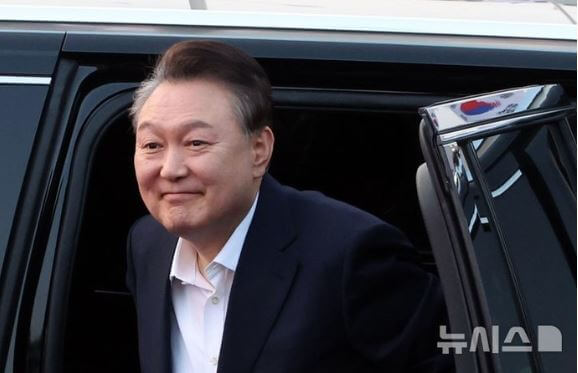 법원에 출석하는 윤석열 전대통령