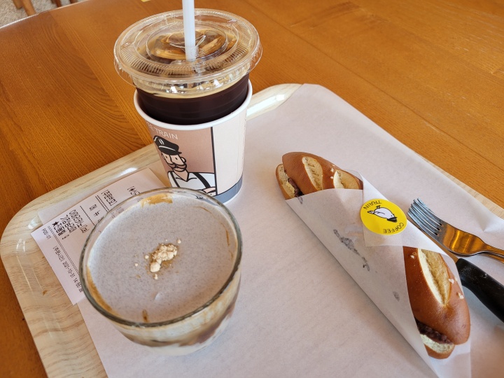 아이스아메리카노 앙버터프레즐 기장님라떼