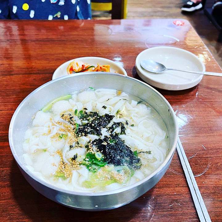 생방송오늘저녁 낭만시장 중앙시장 춘천 들깨 칼국수 옹심이 뽀글장 보리밥 비빔밥 맛집 추천