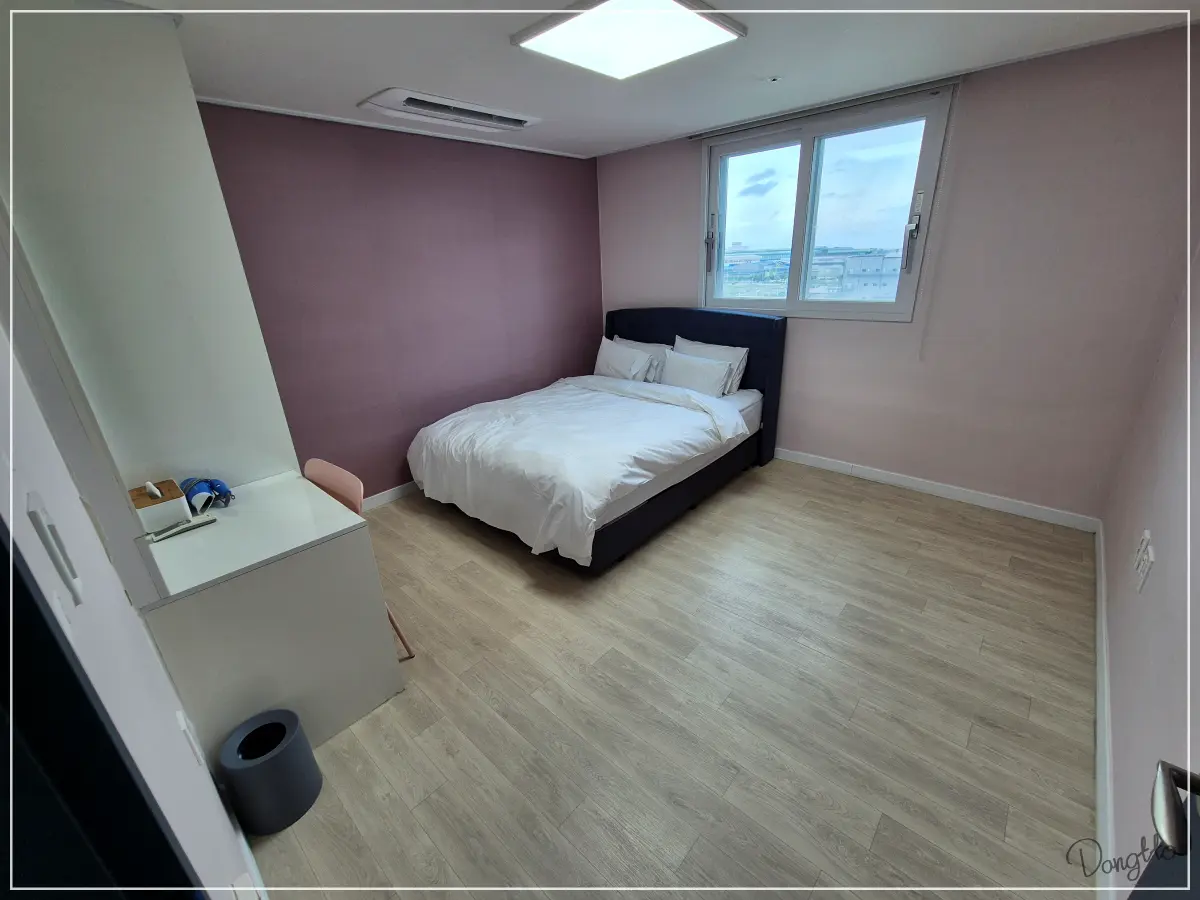 전라도-군산-가족여행-숙소-침대방-전체-모습