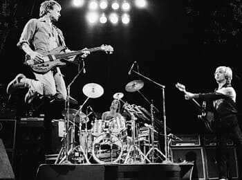 더 폴리스 무대 공연