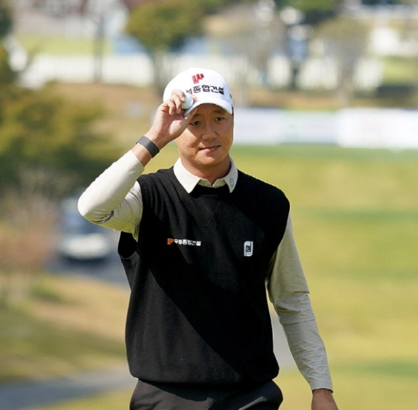 (좌)고군택, (우)엄재웅