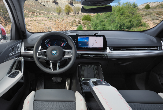 BMW iX2 내부디자인