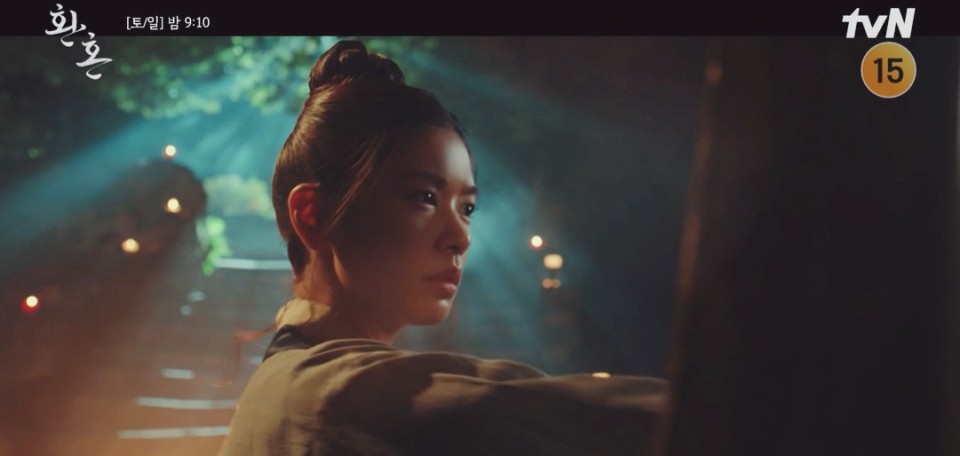 드라마 환혼의 무덕이
진요원 동굴안으로 들어간 무덕 <환혼>