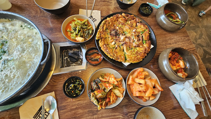 대부도 대표 칼국수 '포도밭할머니손칼국수'