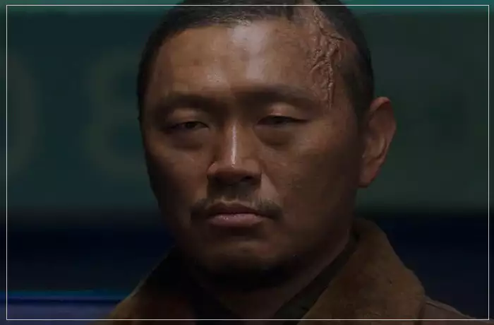 무빙-북측공비-위협적인-모습으로-희수와-봉석을-쳐다본다