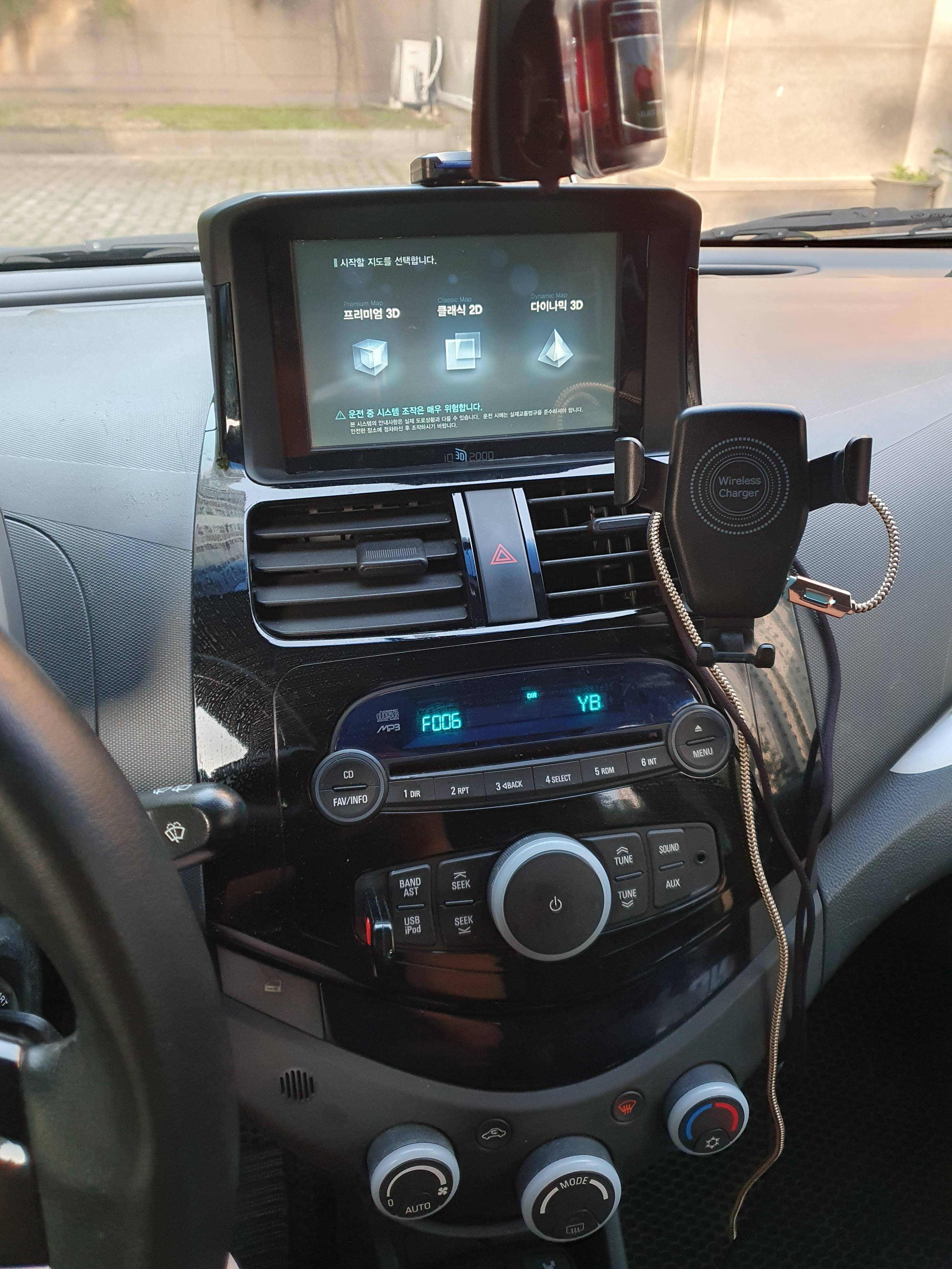 스파크에 좋은 네비게이션 매립 설치 완료!