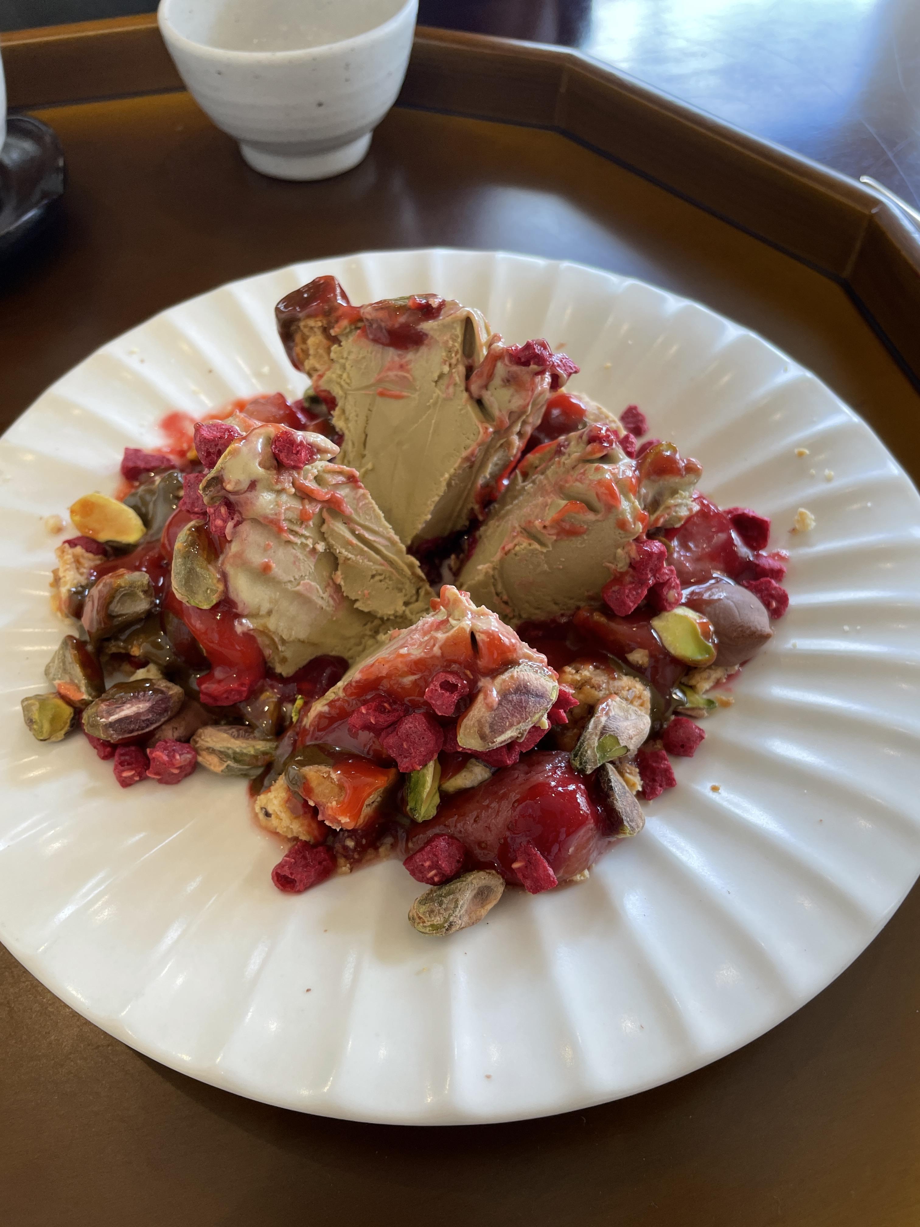 pistachio ice cream dessert