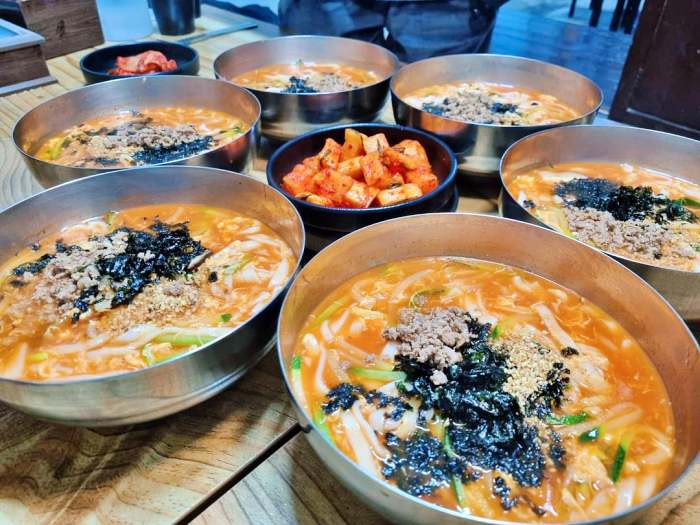 김창옥 전참시 윤두준 줄서는 칼국수집 장칼국수 강릉 맛집