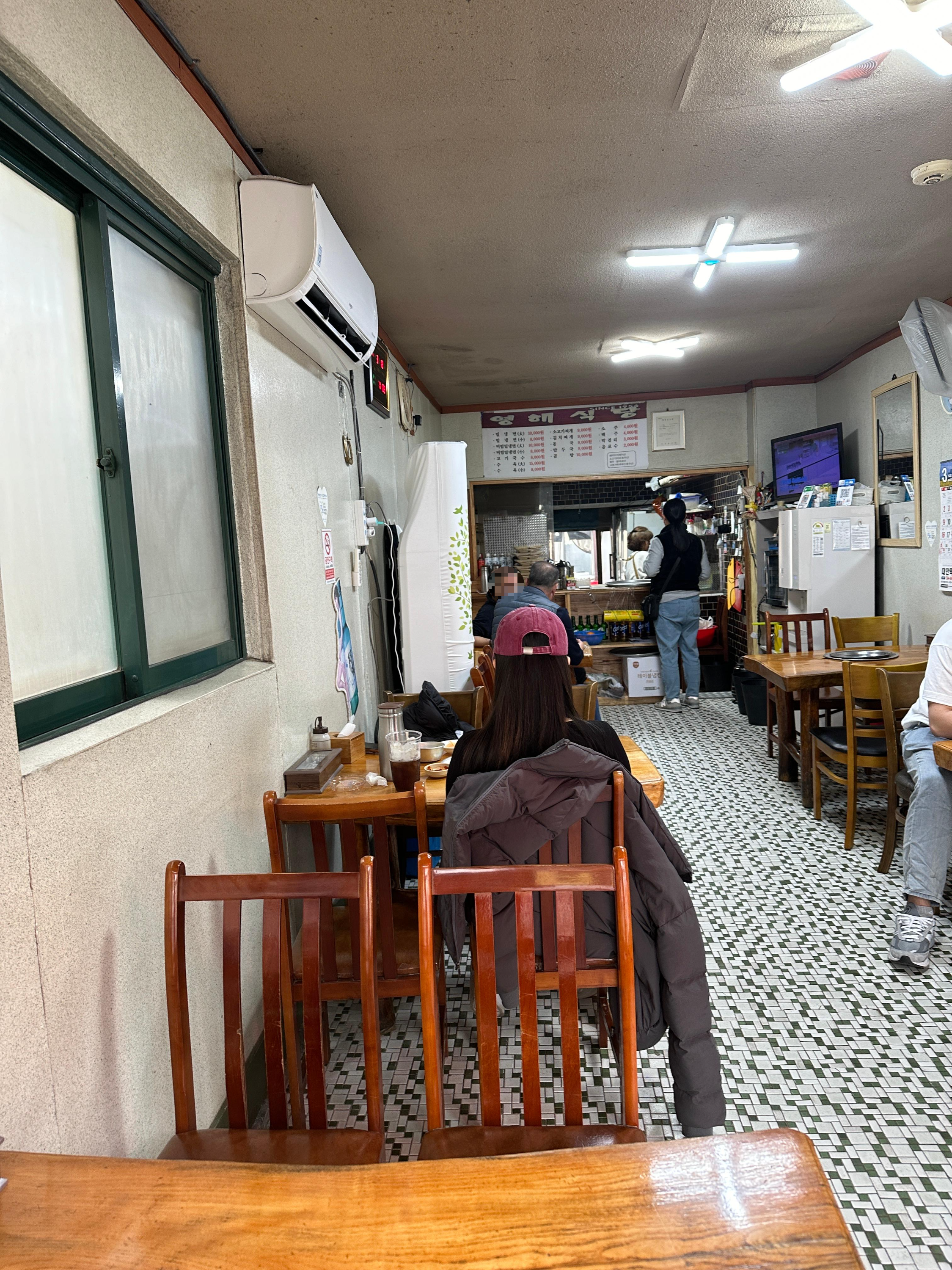 영해식당 내부