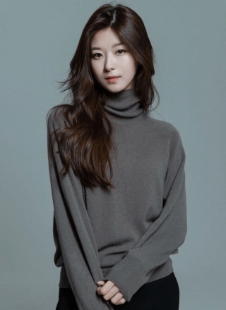 이가흔_회색_터틀넥_스웨터