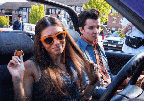 오티스의 비밀상담소 속 루비와 오티스