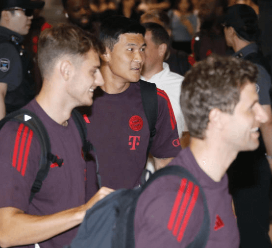 입국하는 바이에른 선수들