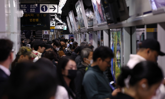 사진은 본 기사와 무관한 이미지로 울 중구 서울역 지하철 1호선 승강장 모습. [사진=뉴시스]
