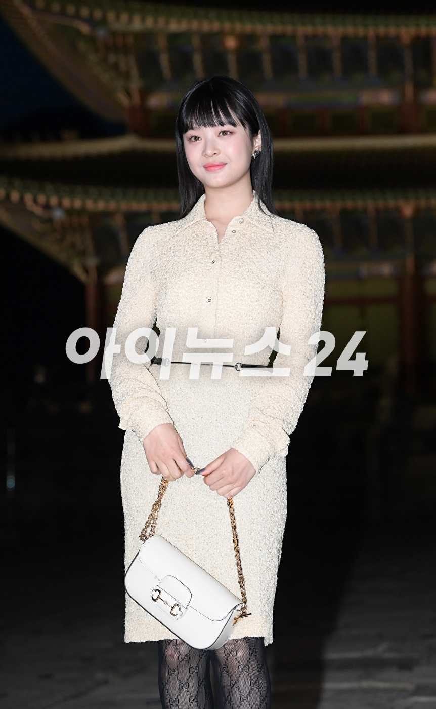 뉴진스 하니가 16일 오후 서울 경복궁에서 진행된 구찌(Gucci) 2024 크루즈 패션쇼에 참석하고 있다. [사진=정소희 기자]