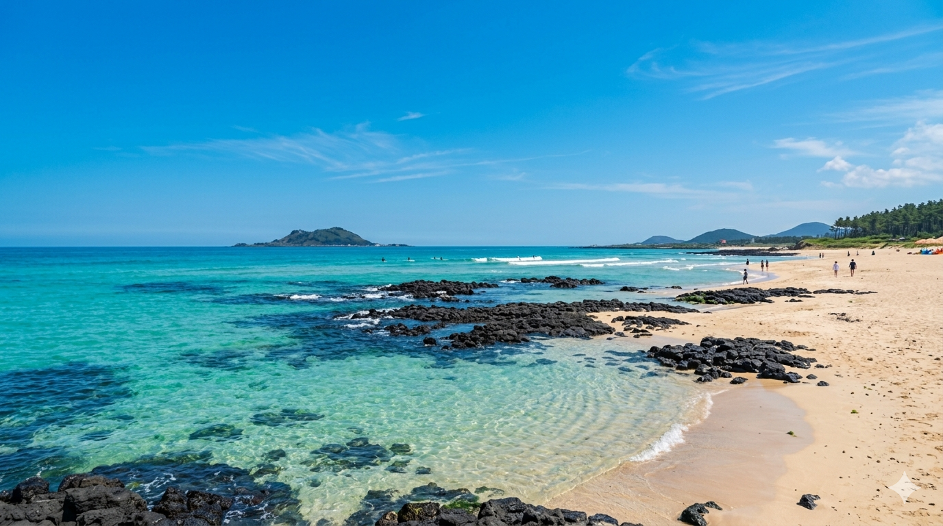 협재해수욕장 에메랄드빛 바다와 하얀 백사장 풍경