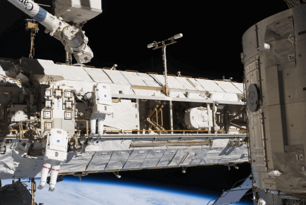 ISS 국제 우주 정거장 모습